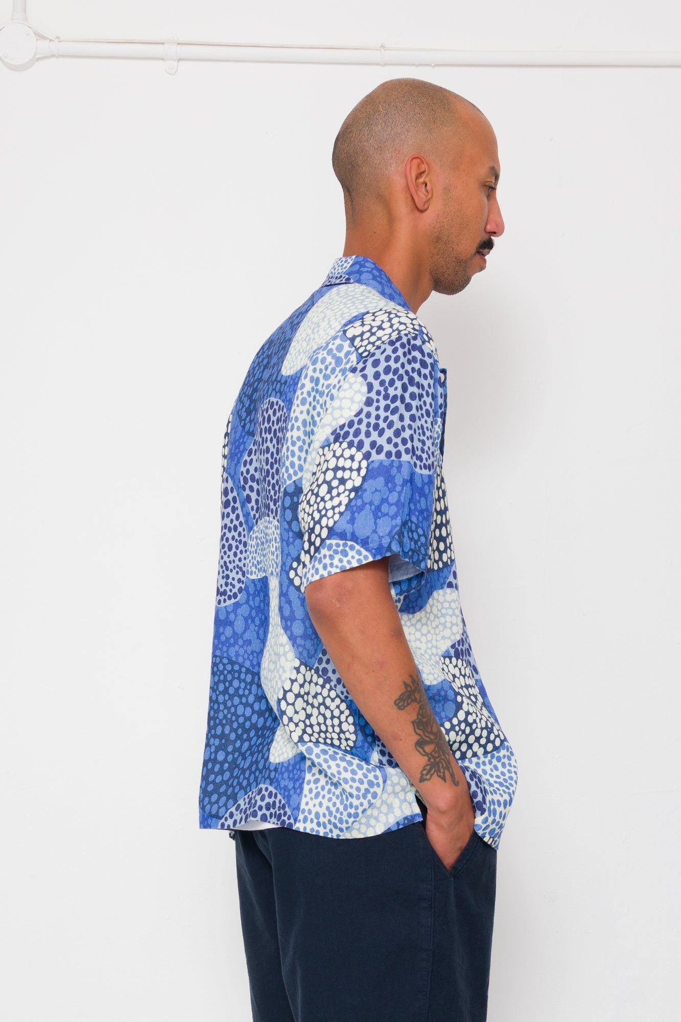 Gabe Shirt - Dot Print Blue Mono